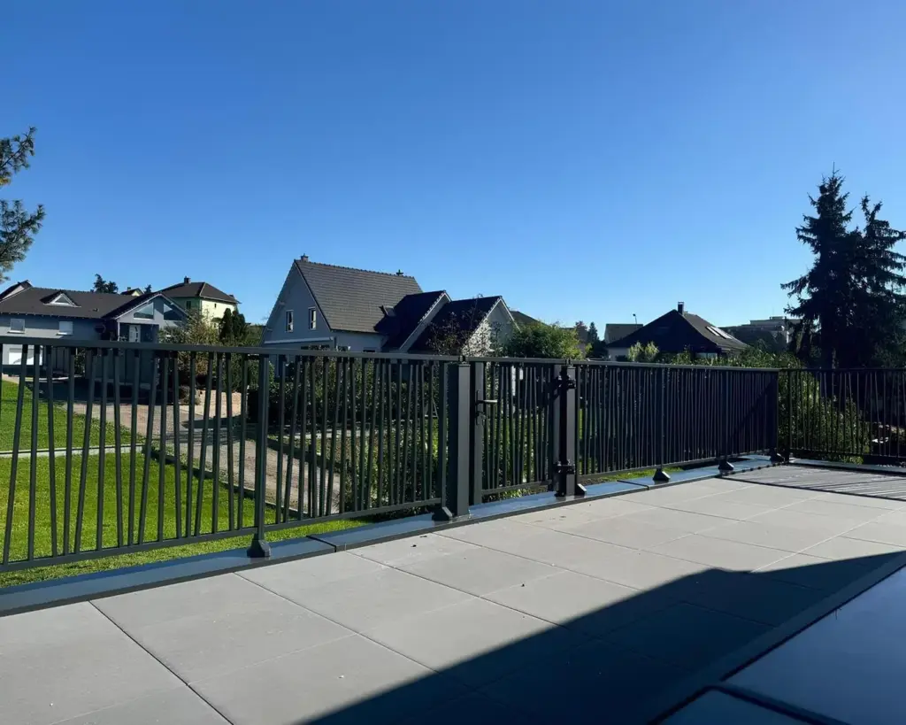 Avec Fermetures Biechel, chaque projet est étudié en bureau d’étude afin de répondre au mieux à vos demandes et à vos besoins .