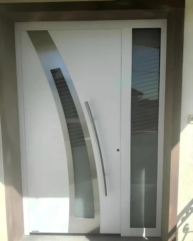 Notre entreprise familiale accorde une importance particulière à la qualité. Les différents matériaux entrant dans la fabrication sur mesure de nos portes d’entrée, portes de garage, portails, clôture et garde-corps sont sélectionnés pour leur qualité irréprochable.