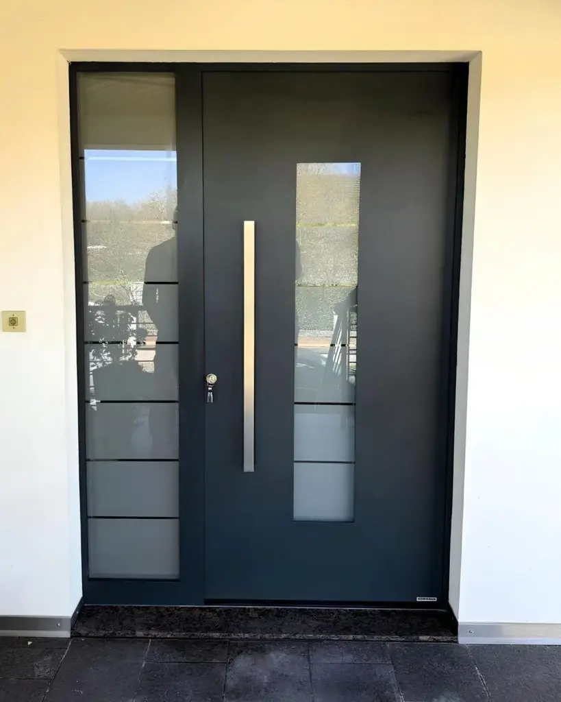 Fermetures Biechel près de Strasbourg accorde une importance particulière à la qualité. Les différents matériaux entrant dans la fabrication sur mesure de nos portes d’entrée, portes de garage, portails, clôture et garde-corps sont sélectionnés pour leur qualité irréprochable.