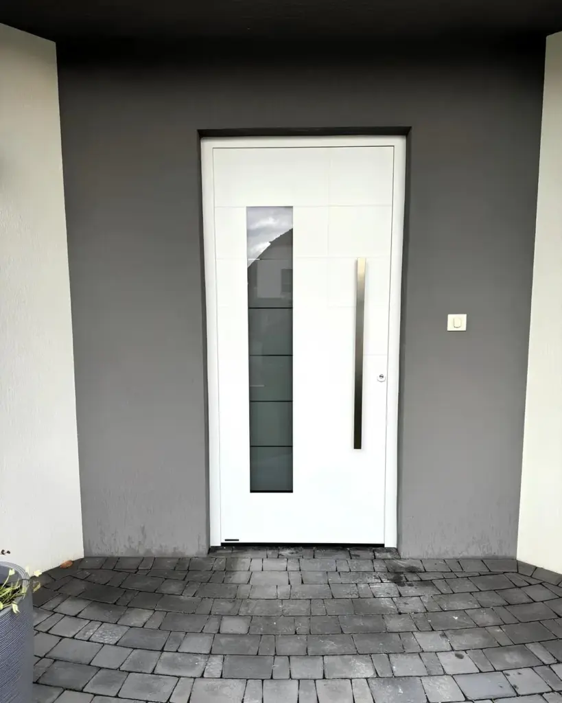 Fermetures Biechel près de 67 Haguenau dans le Bas-Rhin accorde une importance particulière à la qualité. Les différents matériaux entrant dans la fabrication sur mesure de nos portes d’entrée, portes de garage, portails, clôture et garde-corps sont sélectionnés pour leur qualité irréprochable.