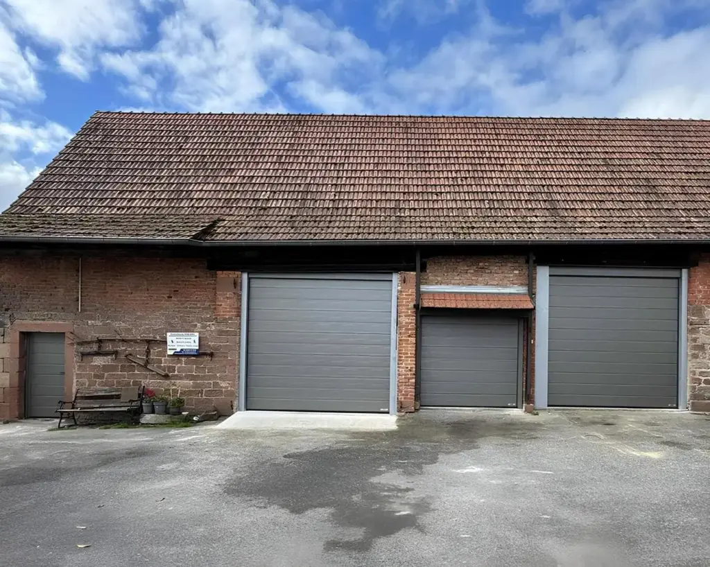 Leader incontesté sur le marché , Hörmann propose des portes de garage fiable , élégante et sécurisé.