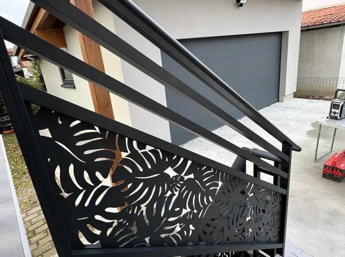 Chaque projet est étudié en bureau d’étude afin de répondre au mieux à vos demandes et à vos besoins . Chaque Gardes corps est unique , personnalisable selon vos envies.